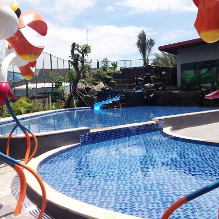 Maxonehotels At Resort Makassar Exterior foto