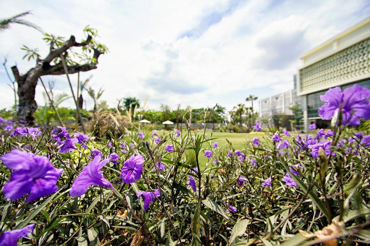 Maxonehotels At Resort Makassar Exterior foto