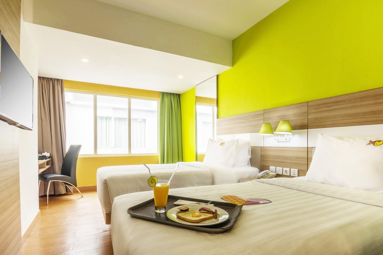 Maxonehotels At Resort Makassar Exterior foto