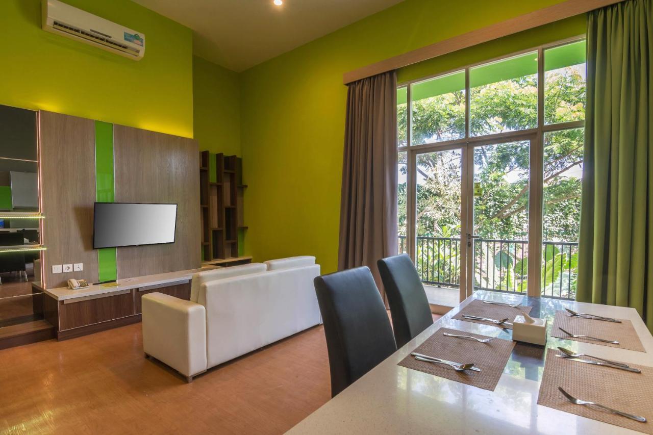 Maxonehotels At Resort Makassar Exterior foto