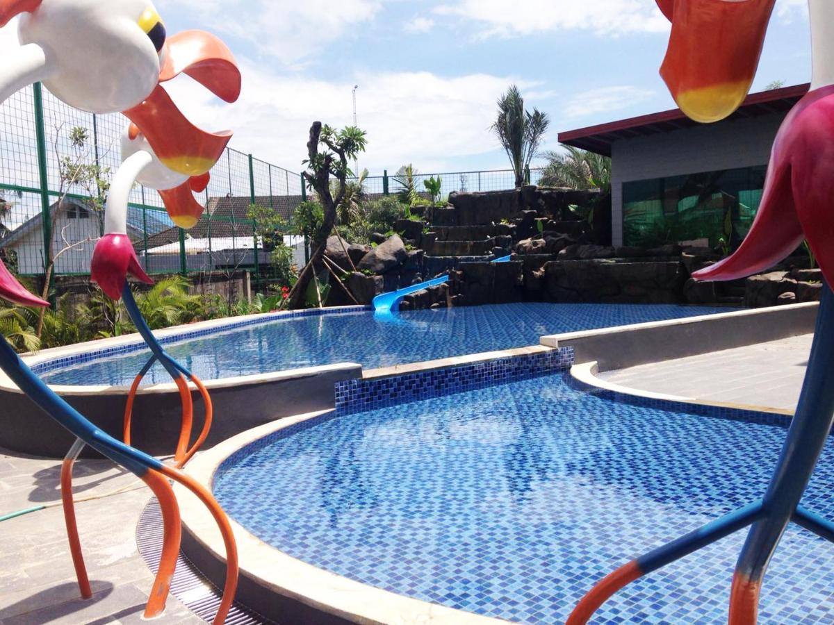 Maxonehotels At Resort Makassar Exterior foto